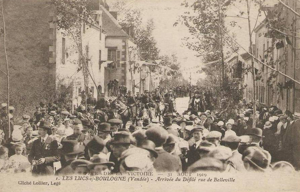 Fête de la Victoire - Arrivée du Défilé rue de Belleville
