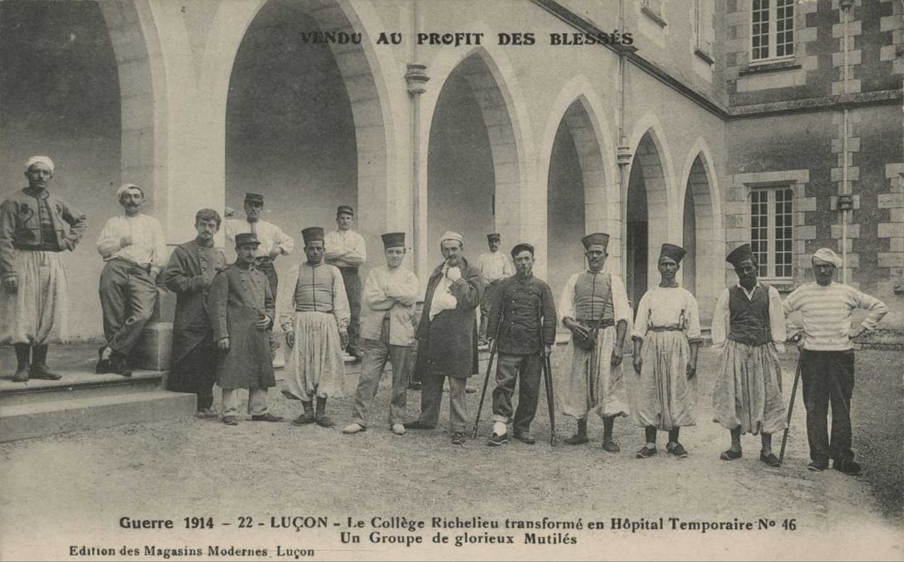 Guerre 1914 - Collège Richelieu - Groupe de glorieux Mutilés