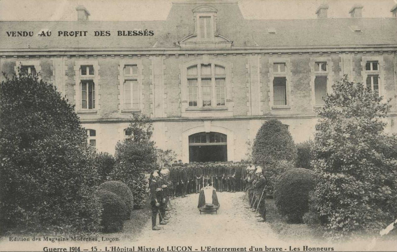 Guerre 1914 - Hôpital mixte - Enterrement d'un brave