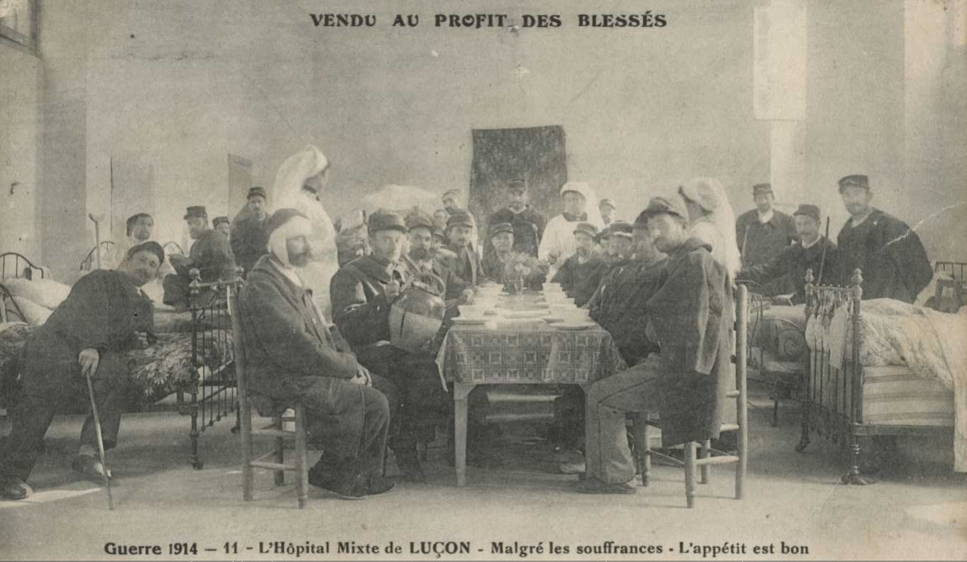 Guerre 1914 - Hôpital mixte - L'appétit est bon