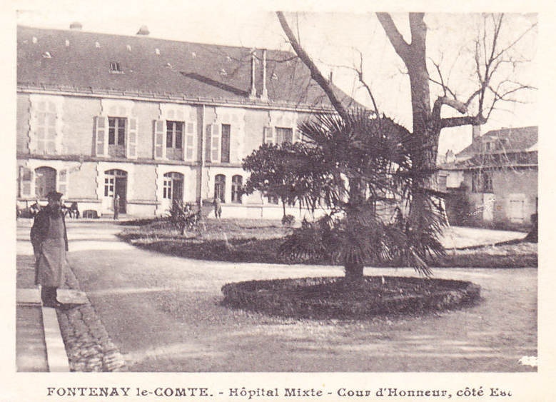 Hôpital Mixte - Cour d'Honneur