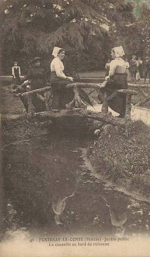 Jardin public - La causette au bord du ruisseau