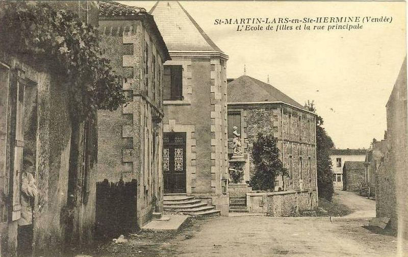 L'Ecole de filles et la rue principale