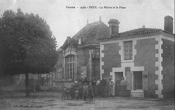 La Mairie et la Place