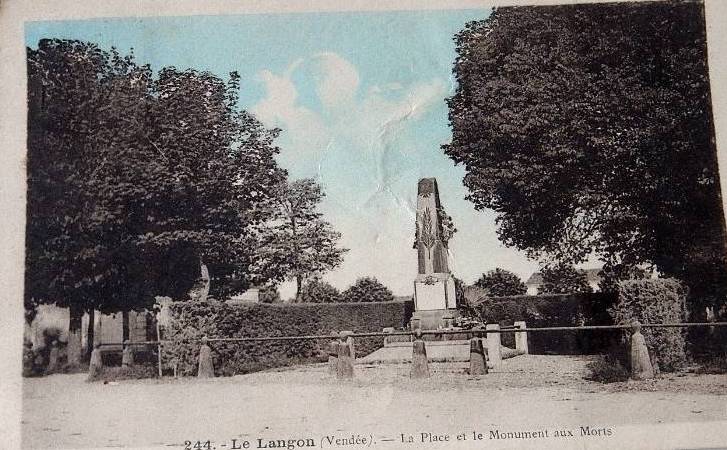 La Place et le Monument aux Morts