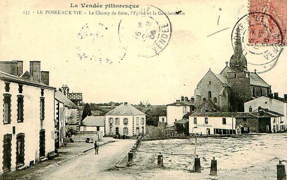 Le Champ de foire - l'Eglise - la Gendarmerie