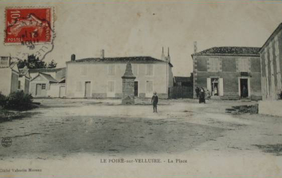 Le Poiré sur Velluire - La place