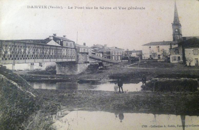 Le Pont sur la Sèvre et Vue générale