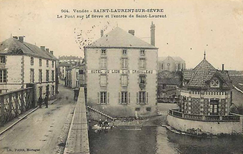 Le Pont sur la Sèvre et l'entrée de Saint-Laurent