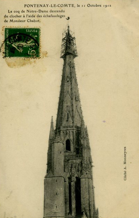 Le coq de Notre-Dame descendu du clocher